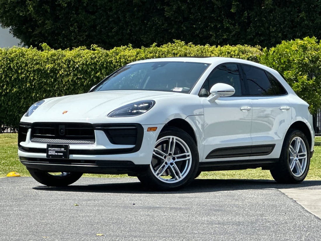 2025 Porsche Macan — photo 1 of 34