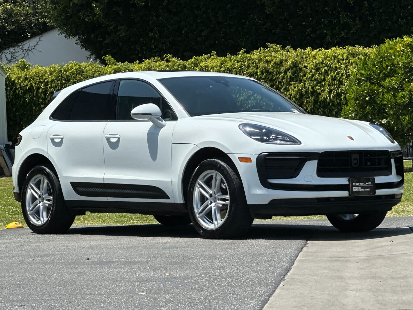 2025 Porsche Macan Base