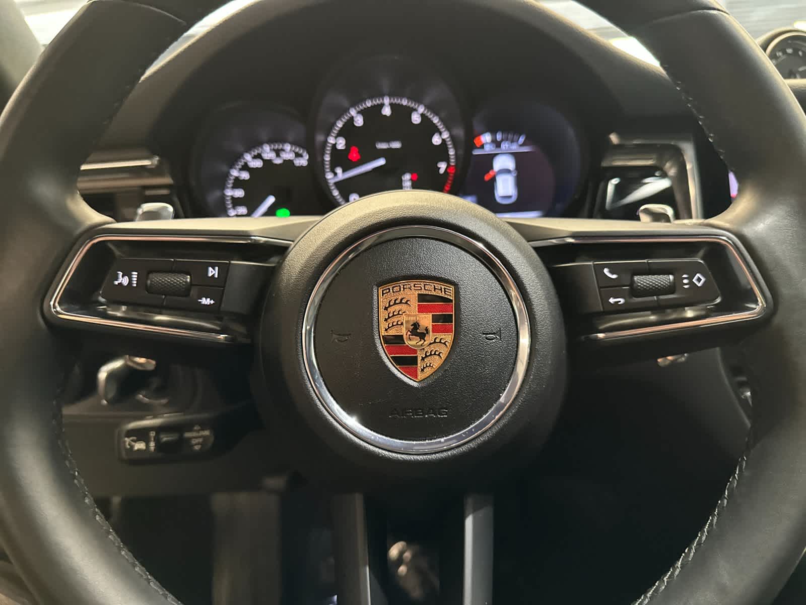 2025 Porsche Macan Base