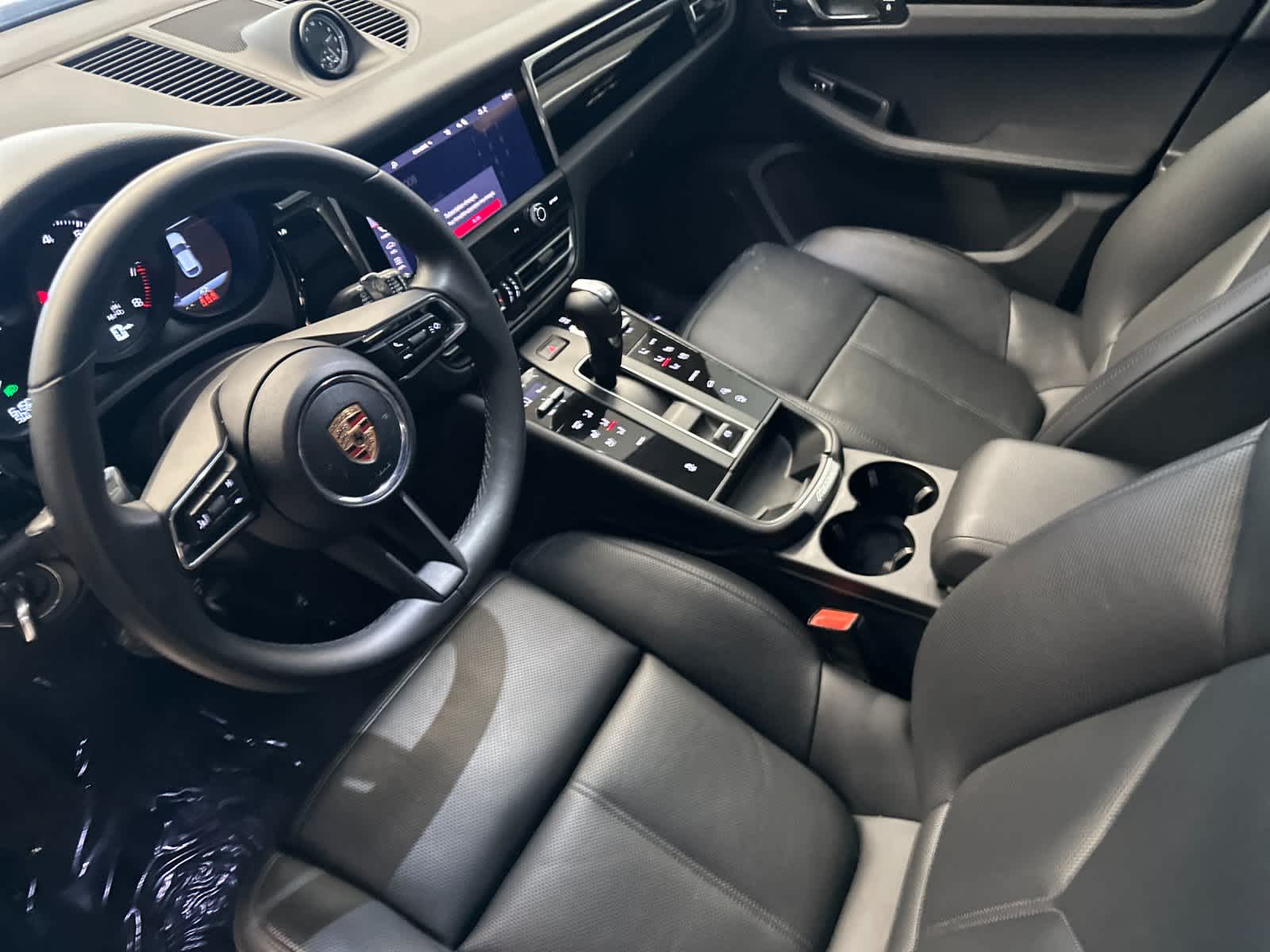 2025 Porsche Macan Base