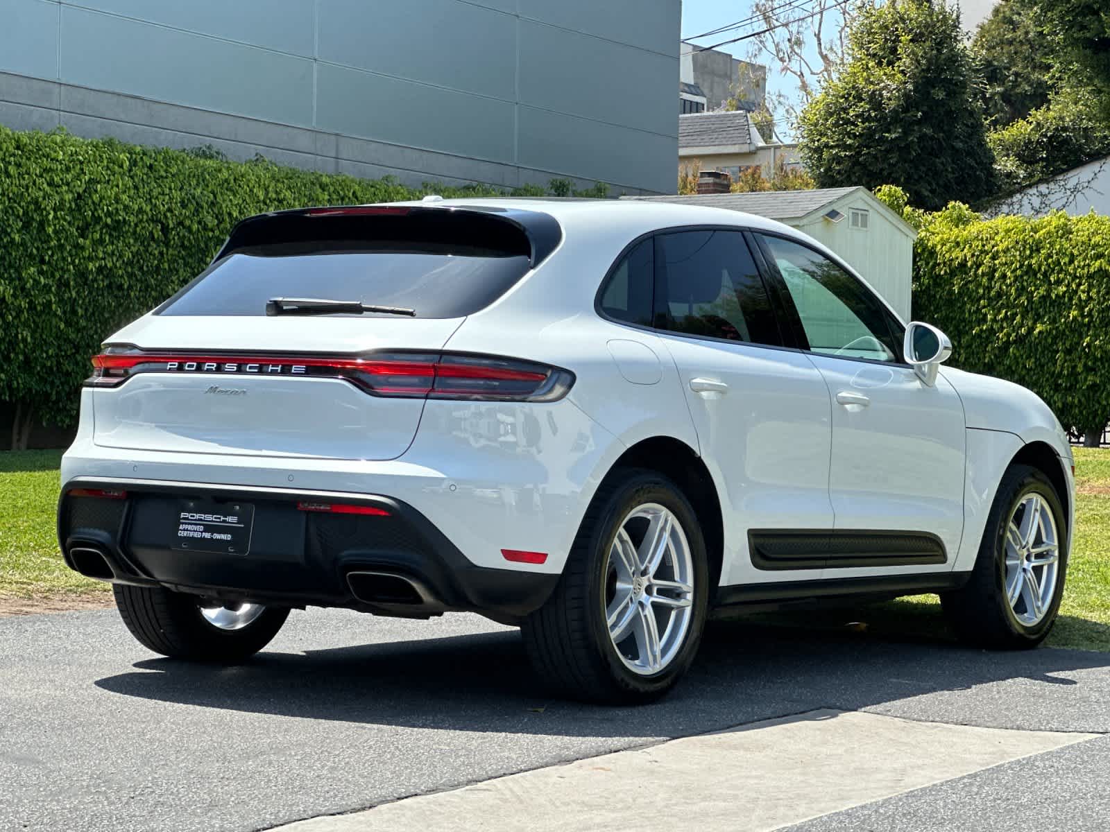 2025 Porsche Macan Base