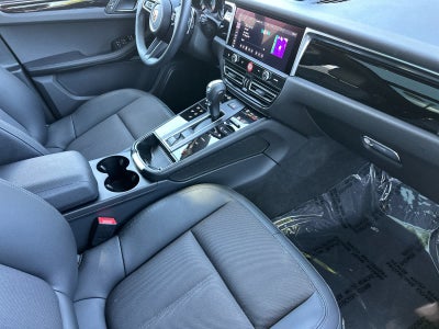 2025 Porsche Macan Base