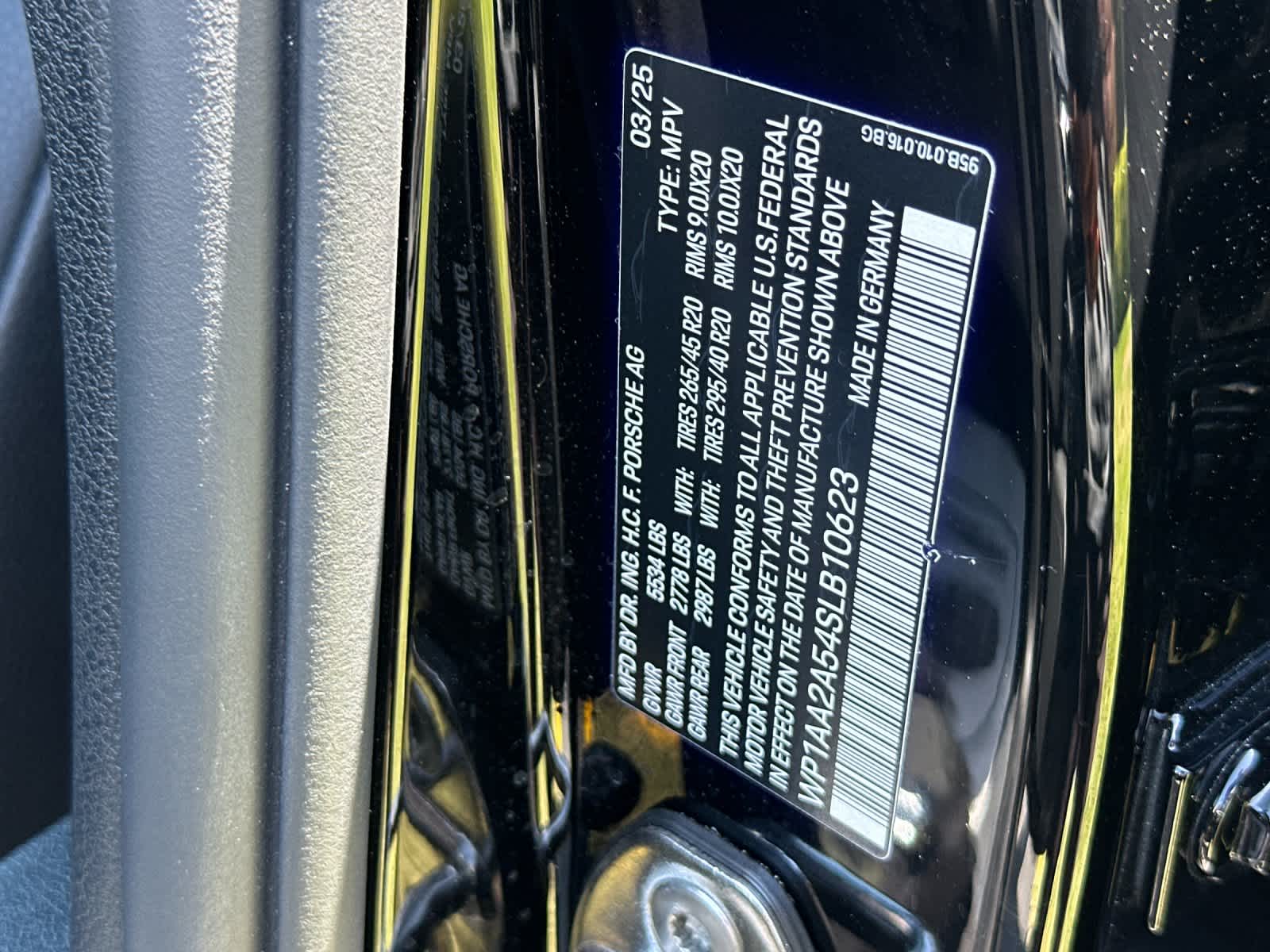 2025 Porsche Macan Base