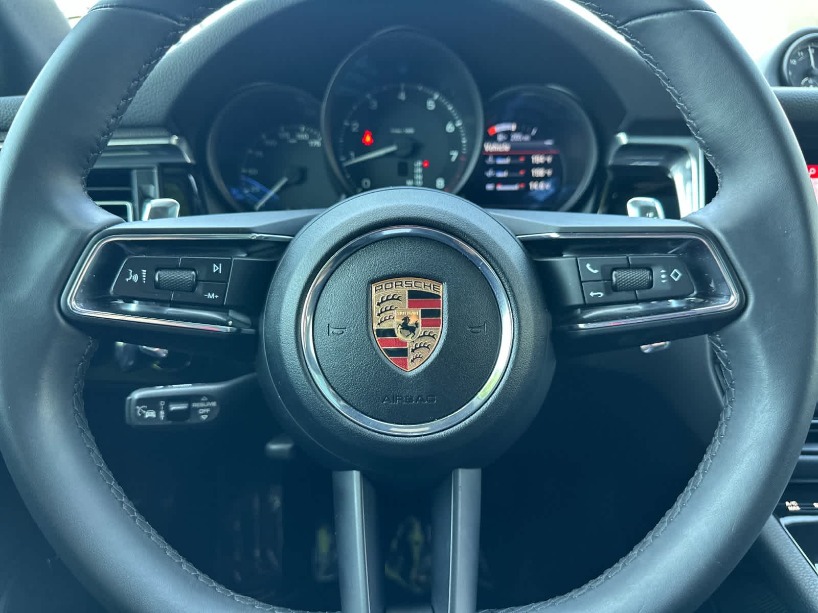 2025 Porsche Macan Base