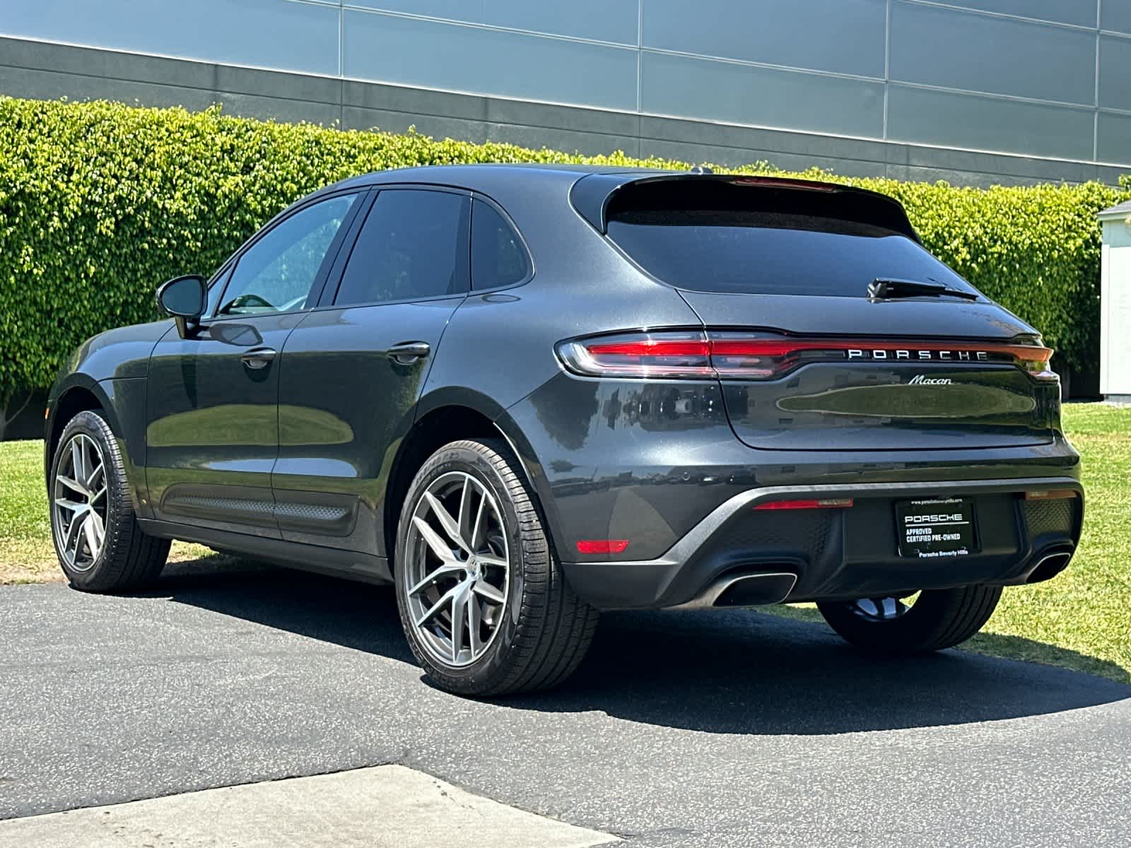 2025 Porsche Macan Base