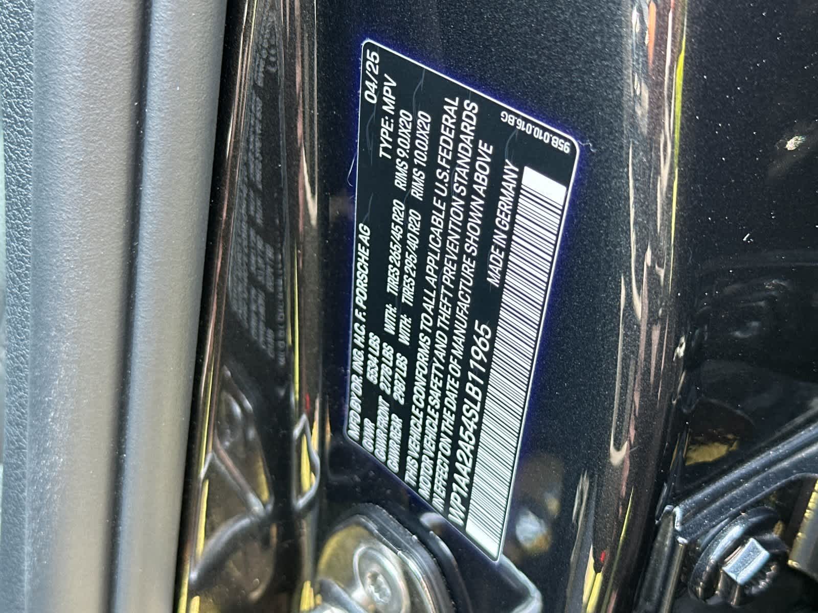 2025 Porsche Macan Base