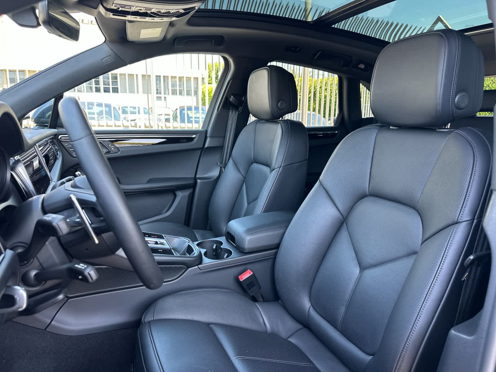 2025 Porsche Macan Base
