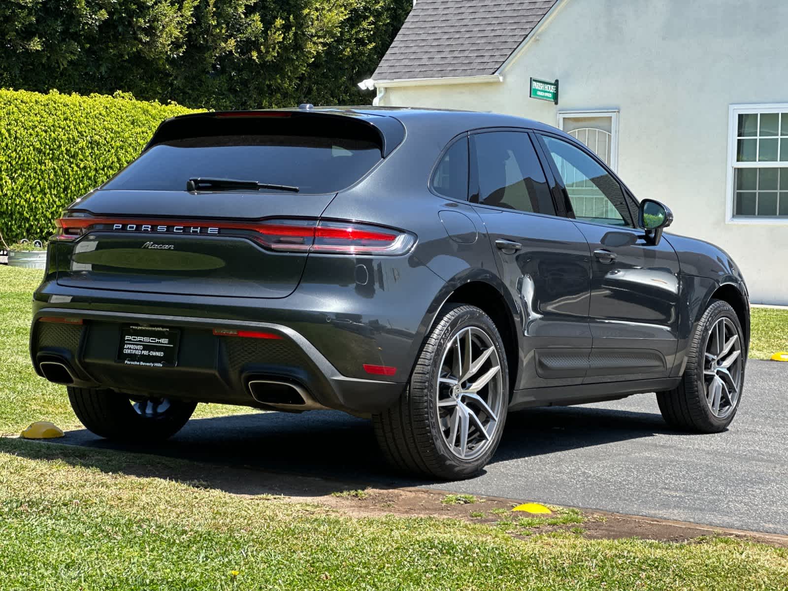 2025 Porsche Macan Base