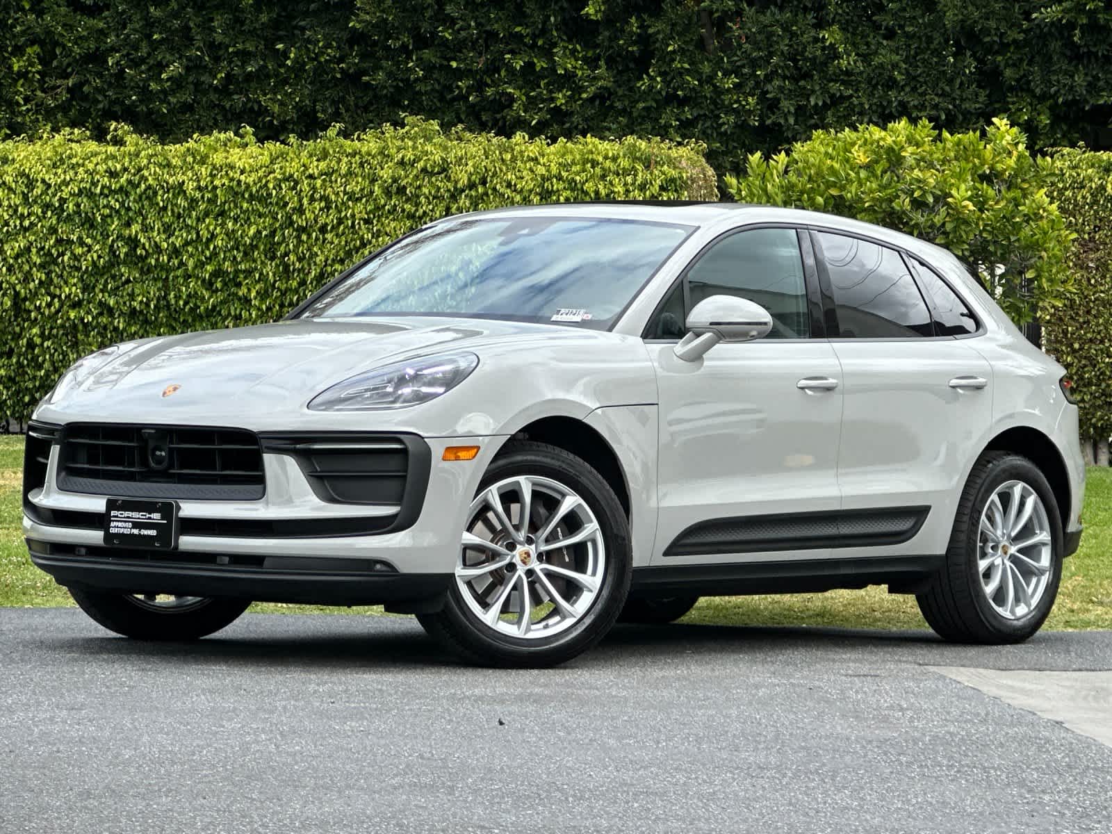 2025 Porsche Macan Base