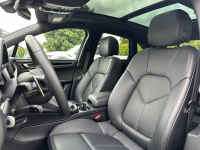 2025 Porsche Macan Base