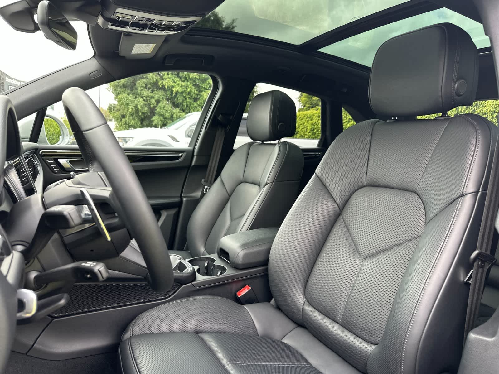 2025 Porsche Macan Base