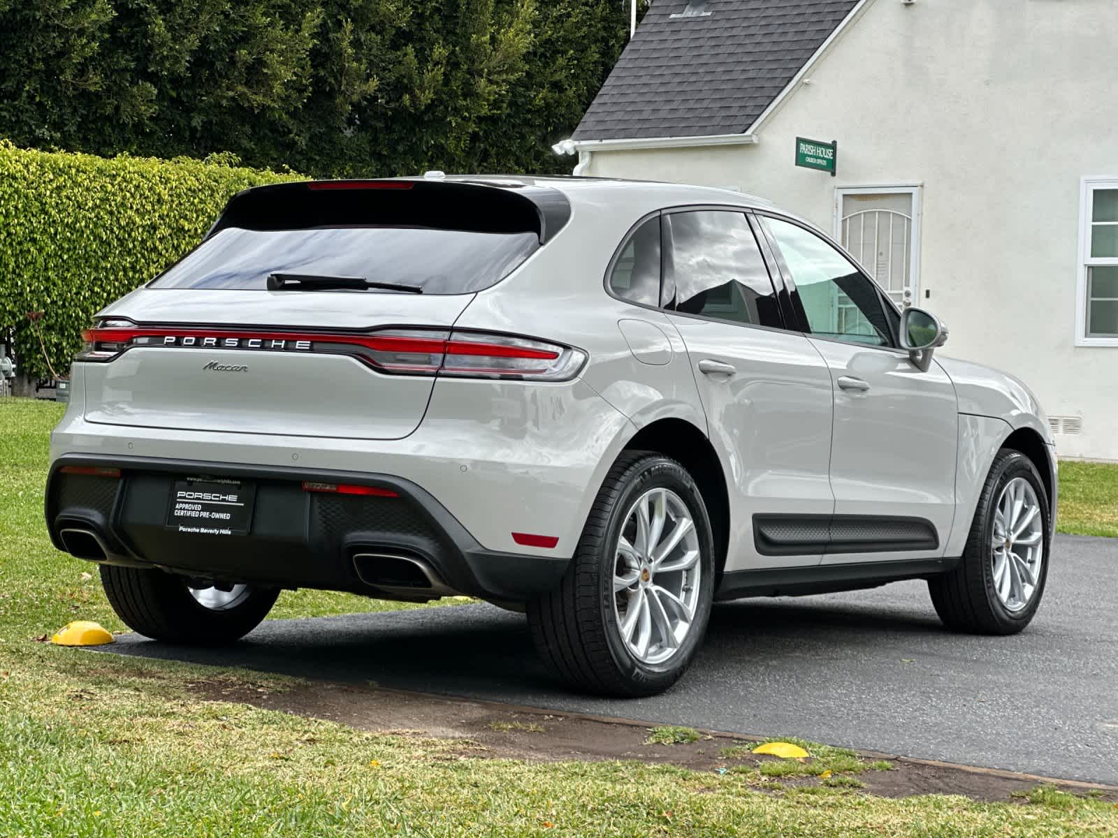 2025 Porsche Macan Base