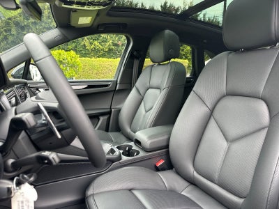 2025 Porsche Macan Macan