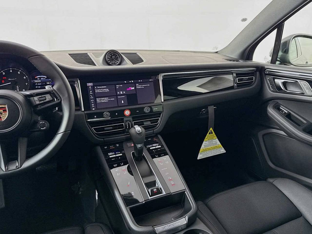 2025 Porsche Macan AWD