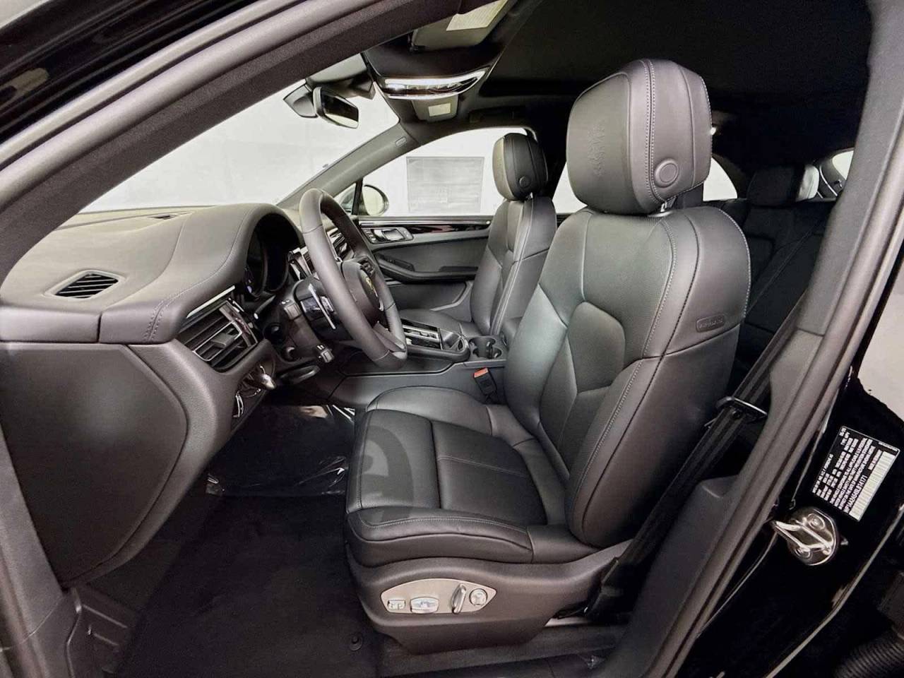 2025 Porsche Macan AWD