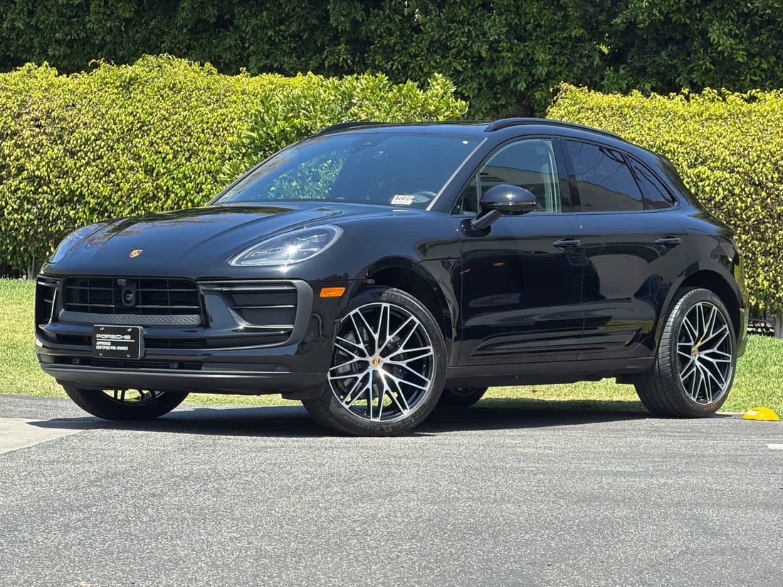 2026 Porsche Macan — photo 1 of 33