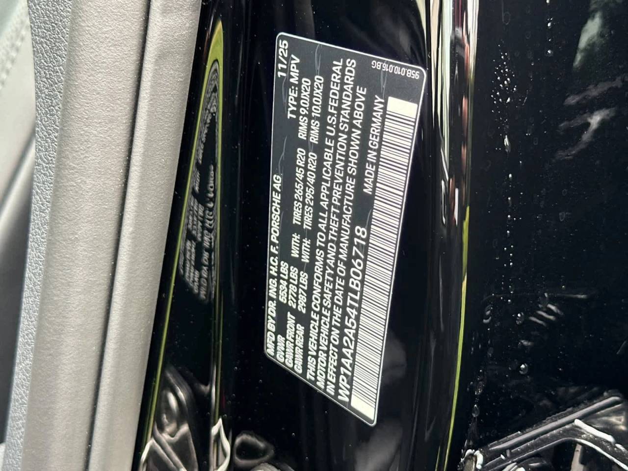 2026 Porsche Macan Base