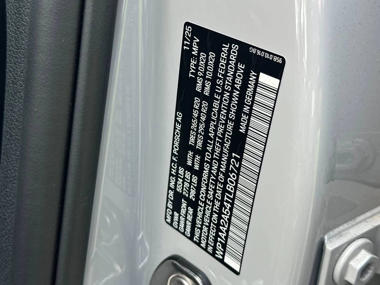 2026 Porsche Macan Base