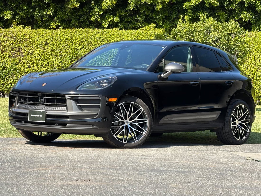 2026 Porsche Macan T — photo 1 of 33