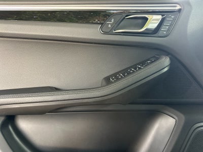 2022 Porsche Macan Macan
