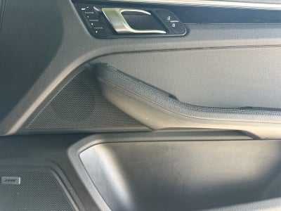 2022 Porsche Macan Macan