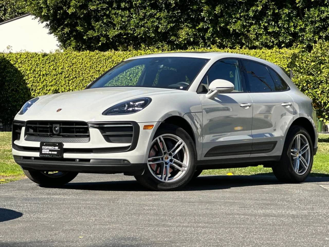 2025 Porsche Macan AWD