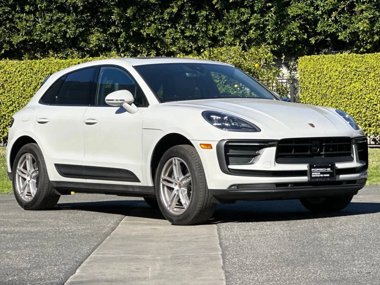 2025 Porsche Macan AWD