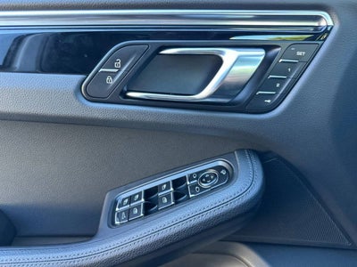 2025 Porsche Macan AWD