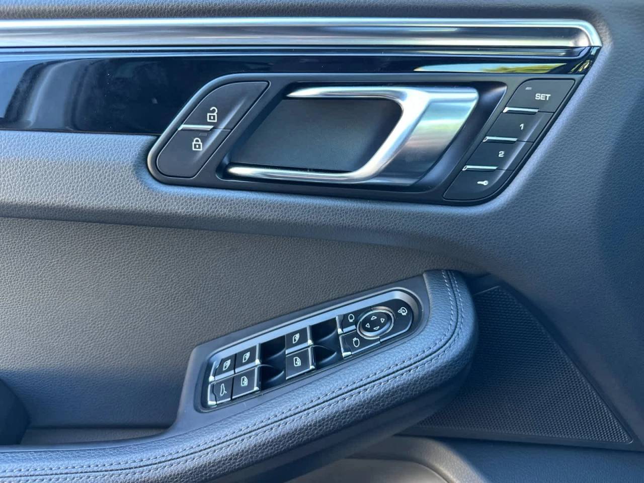 2025 Porsche Macan AWD