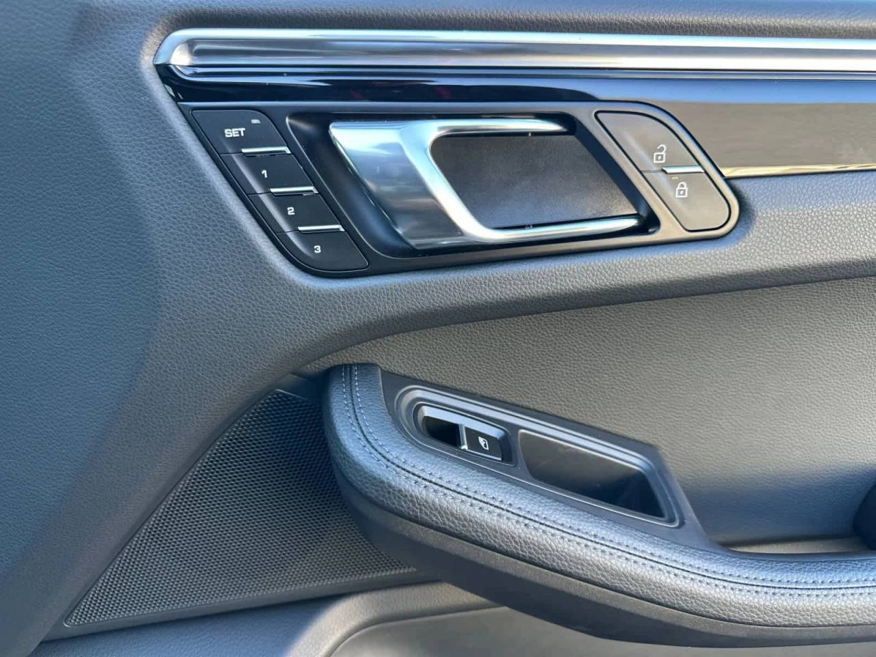 2025 Porsche Macan AWD