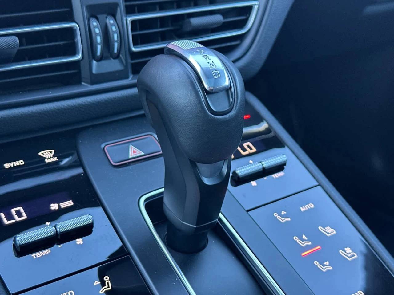 2025 Porsche Macan AWD