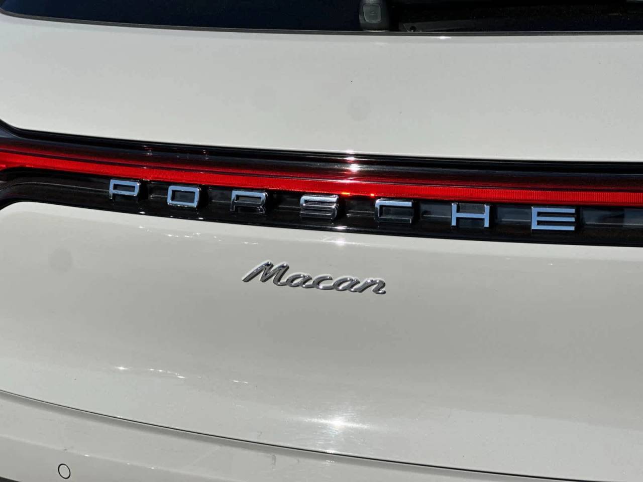 2025 Porsche Macan AWD