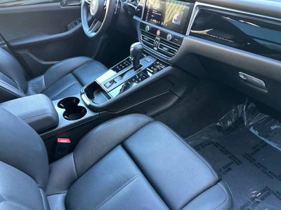 2025 Porsche Macan AWD