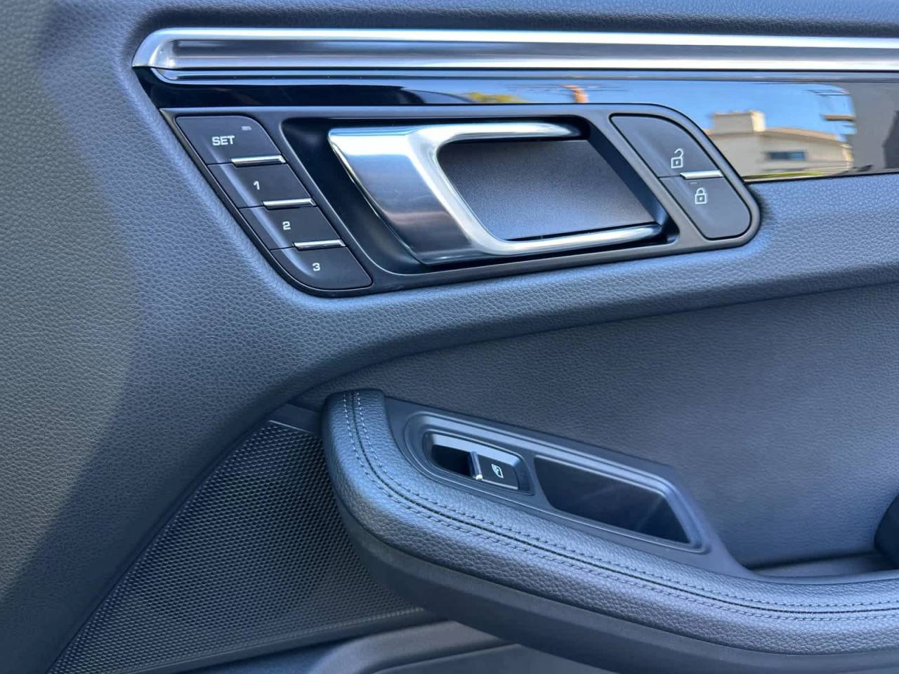 2025 Porsche Macan AWD