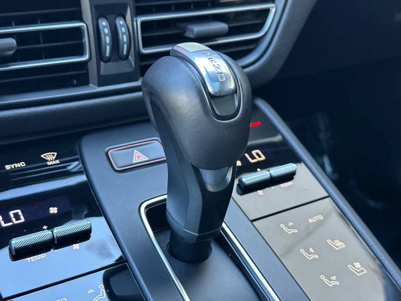 2025 Porsche Macan AWD