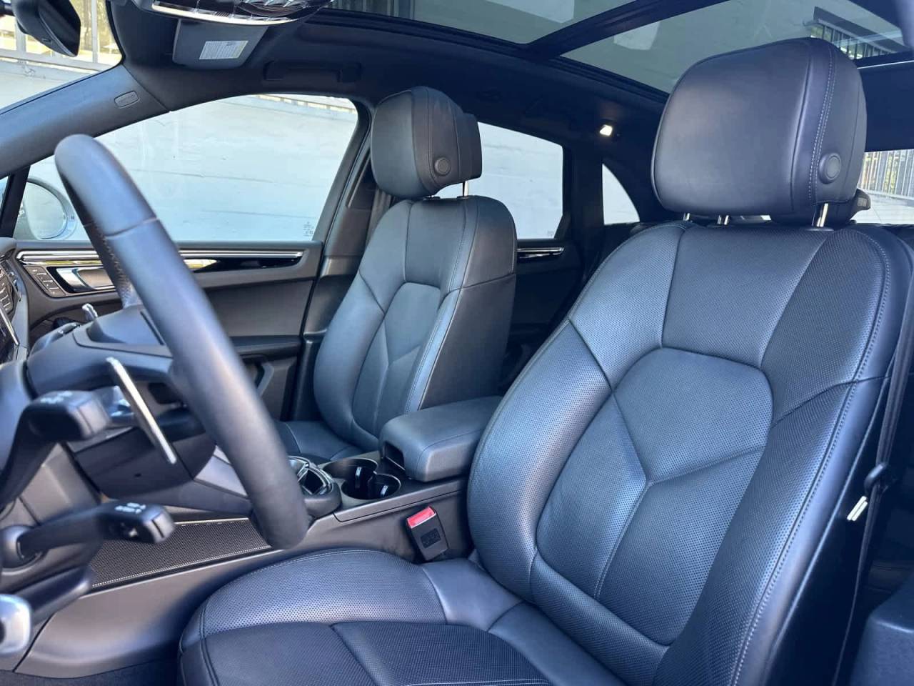 2025 Porsche Macan AWD