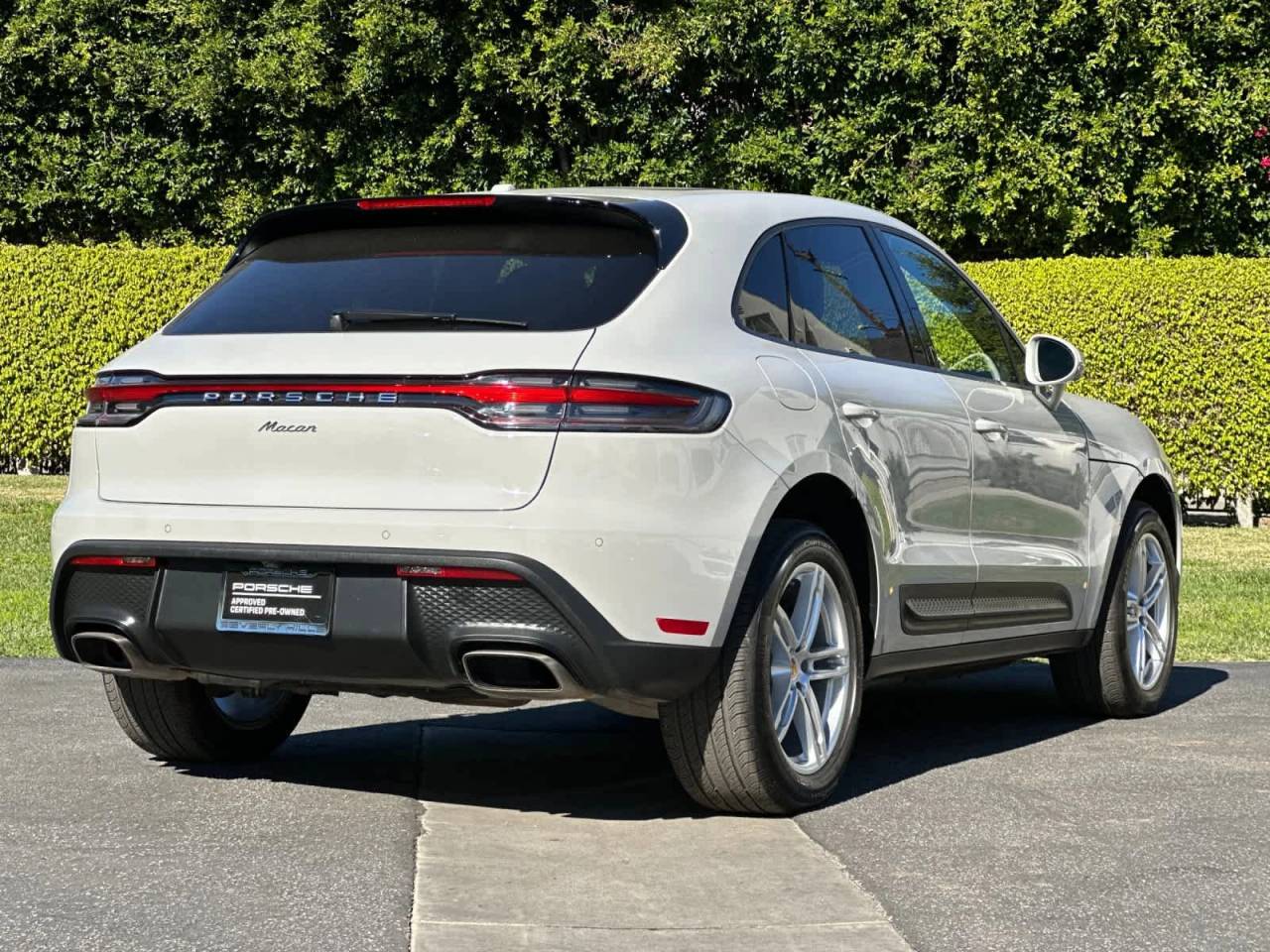 2025 Porsche Macan AWD