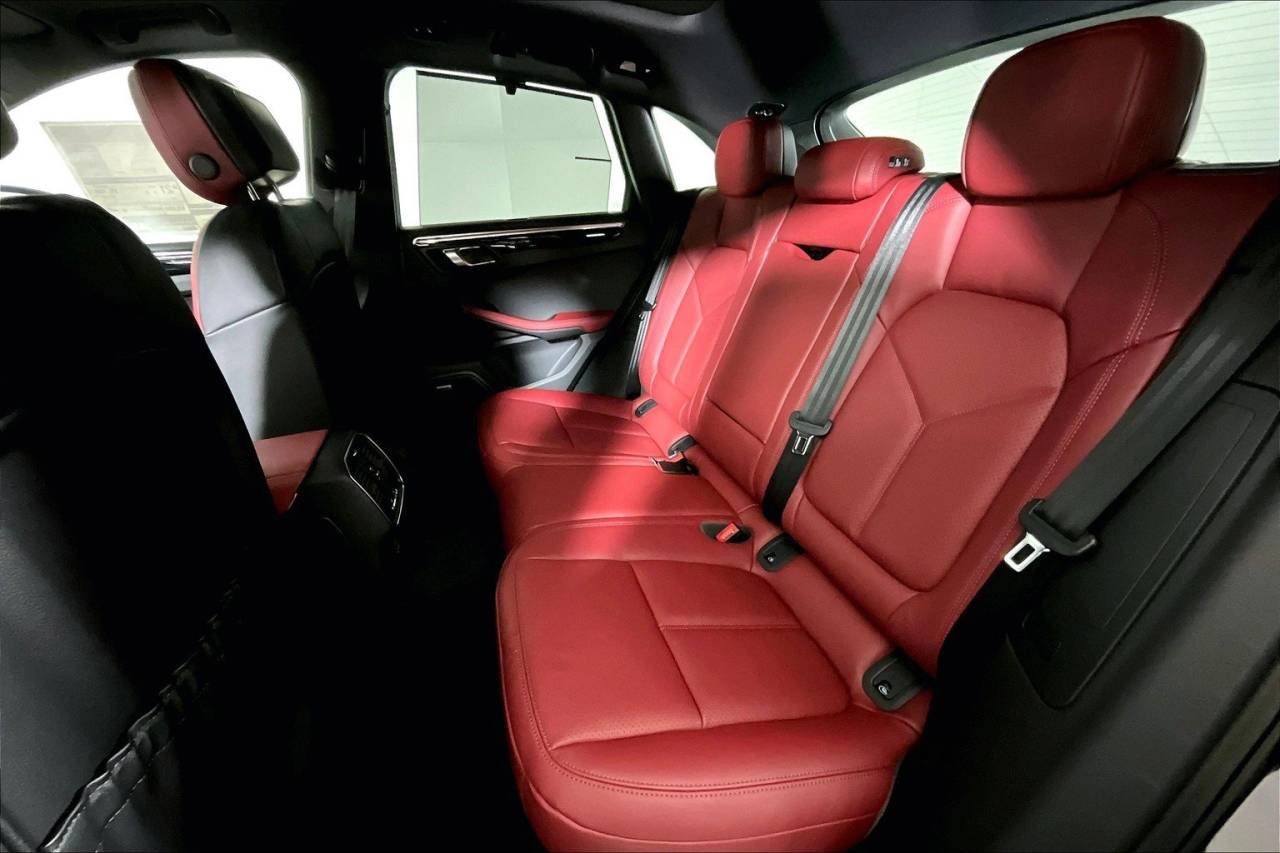 2025 Porsche Macan AWD