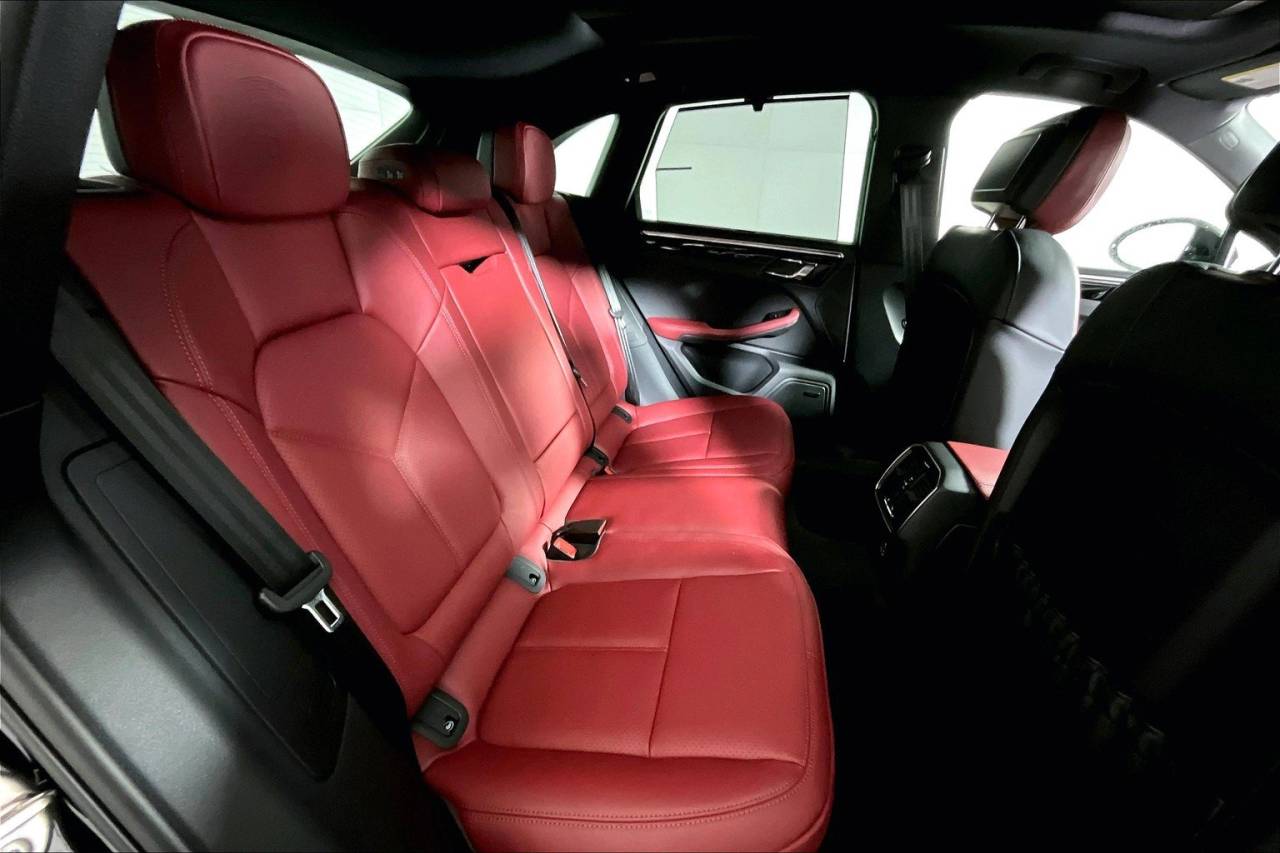 2025 Porsche Macan AWD