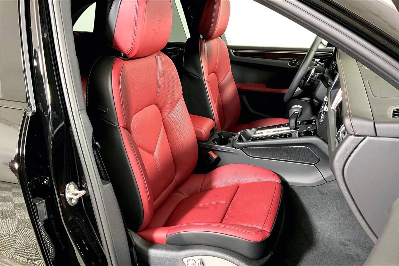 2025 Porsche Macan AWD