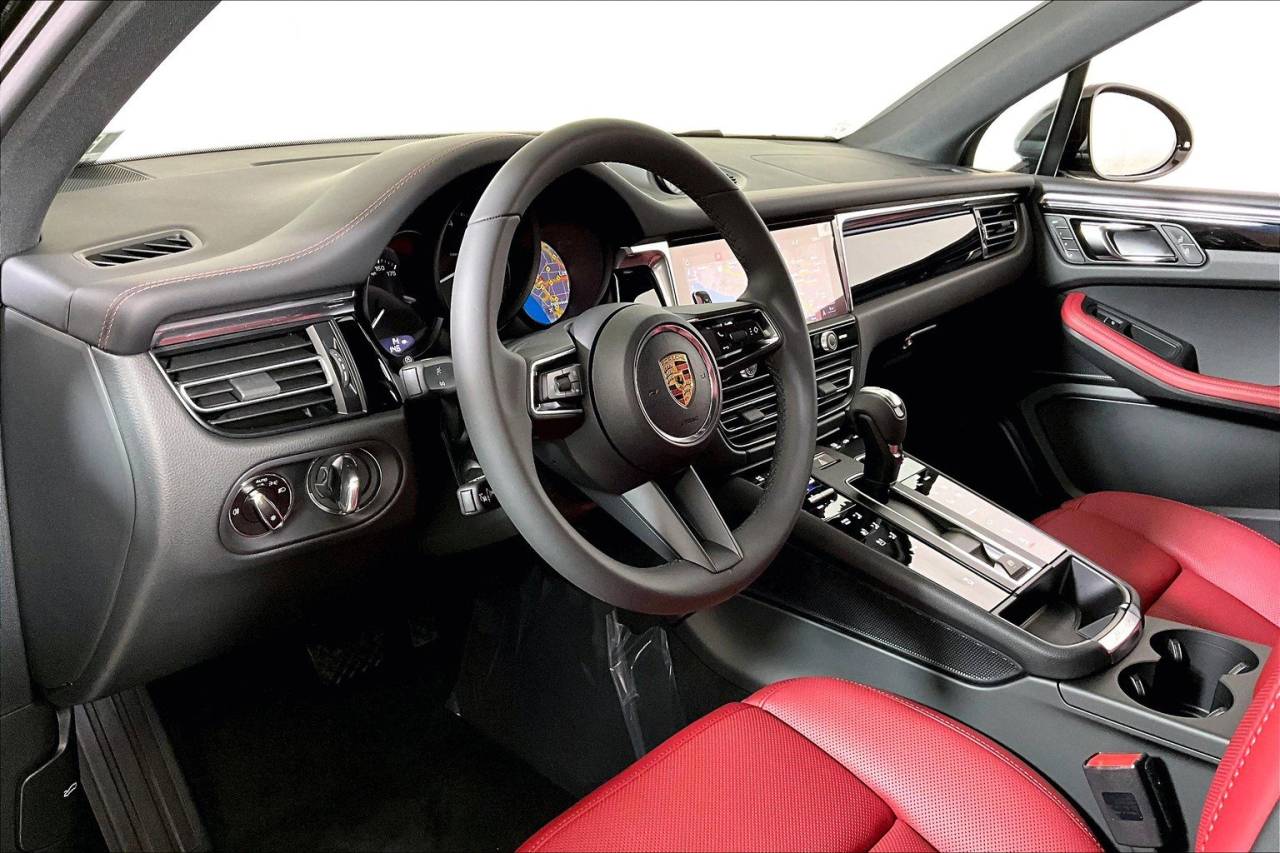 2025 Porsche Macan AWD