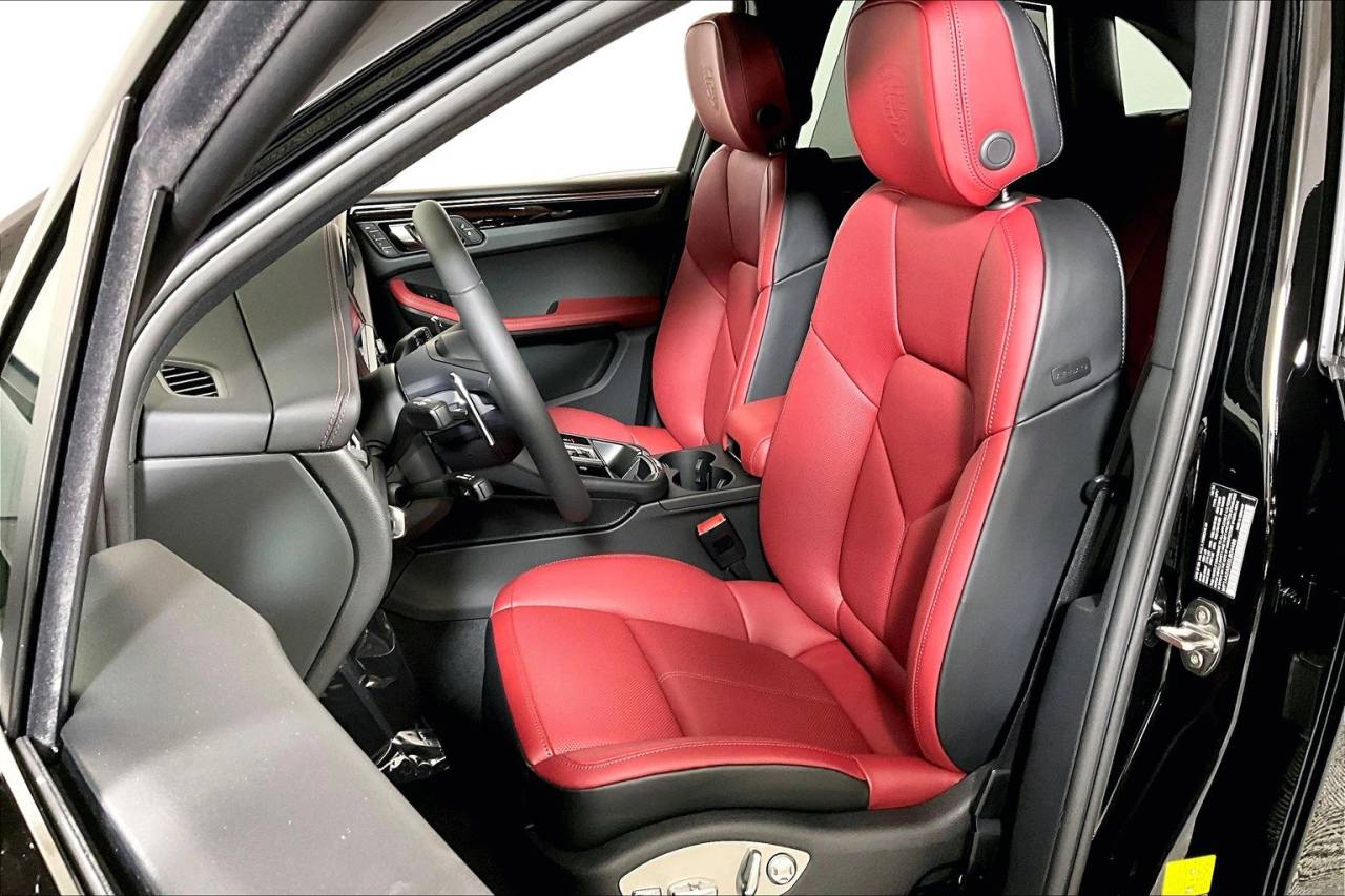 2025 Porsche Macan AWD