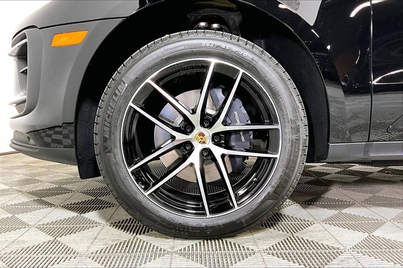 2025 Porsche Macan AWD