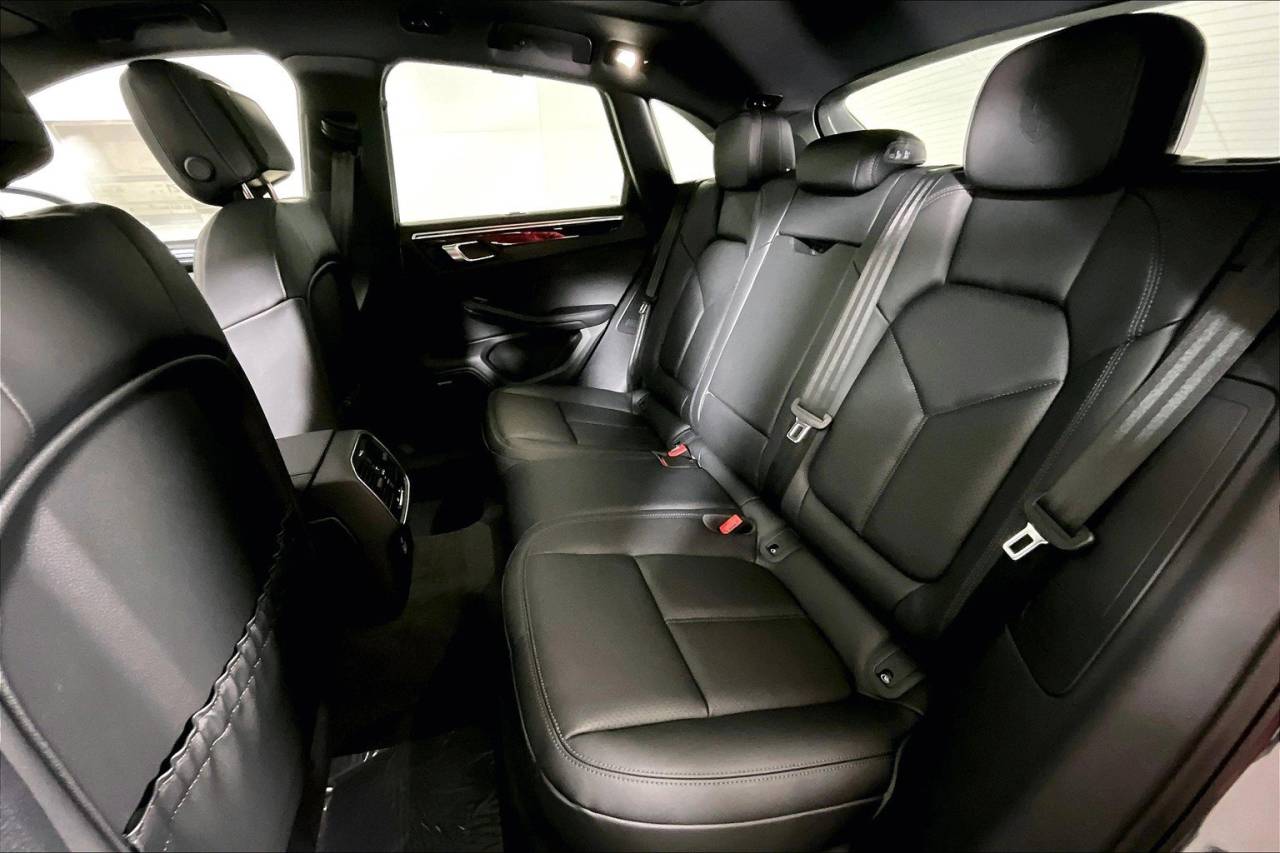 2025 Porsche Macan AWD