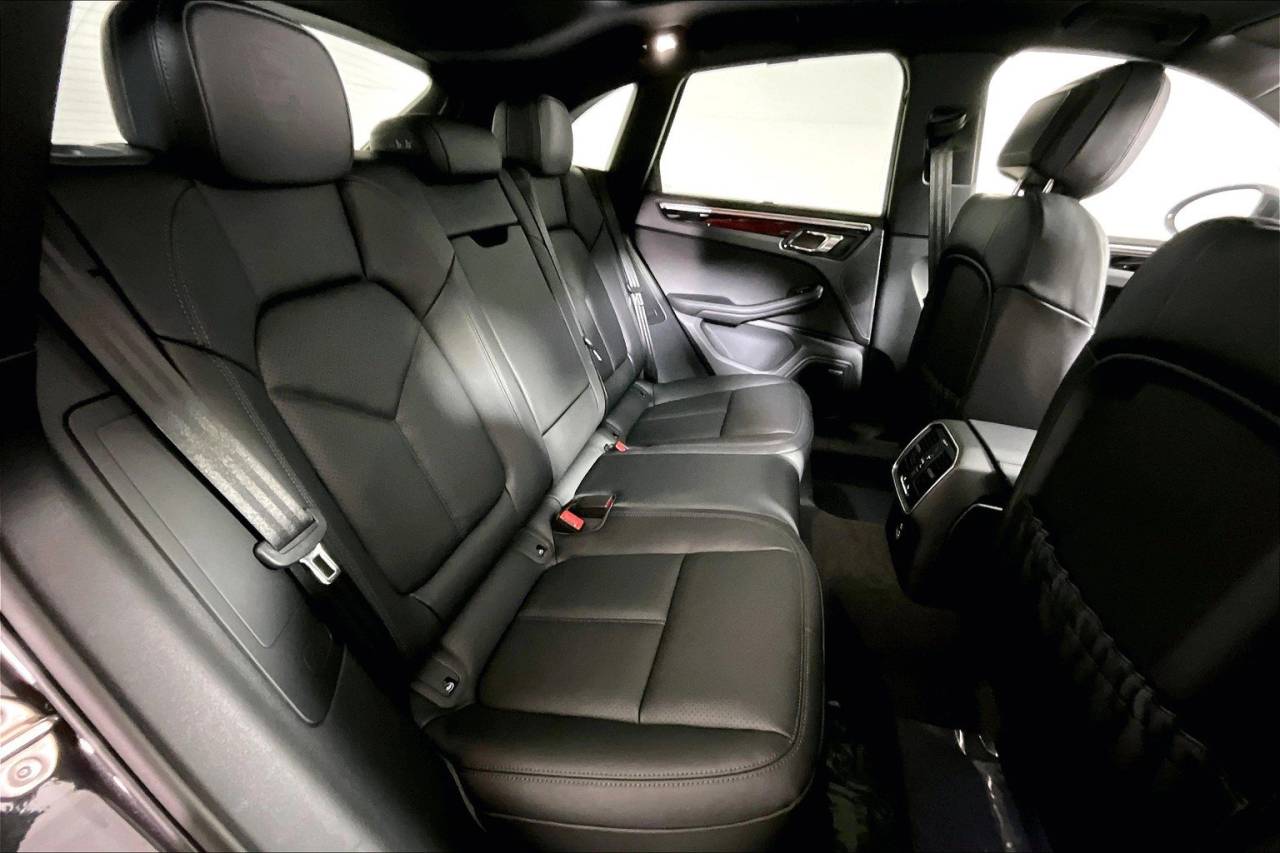 2025 Porsche Macan AWD