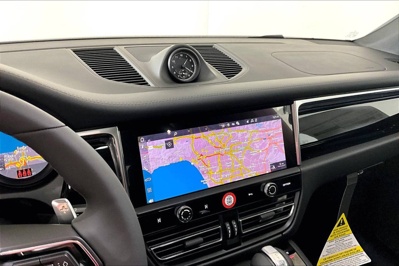 2025 Porsche Macan AWD