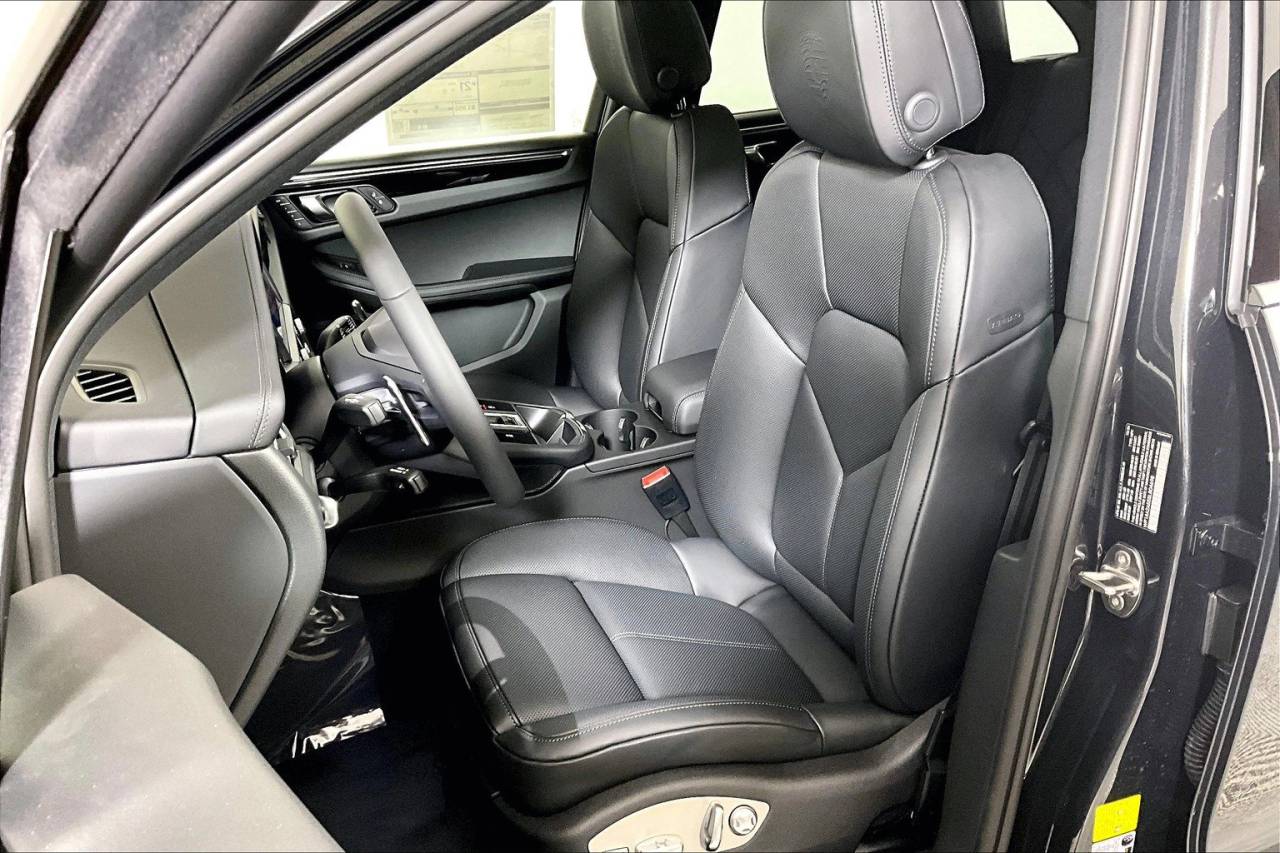 2025 Porsche Macan AWD