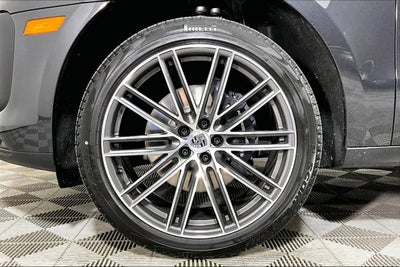 2025 Porsche Macan AWD