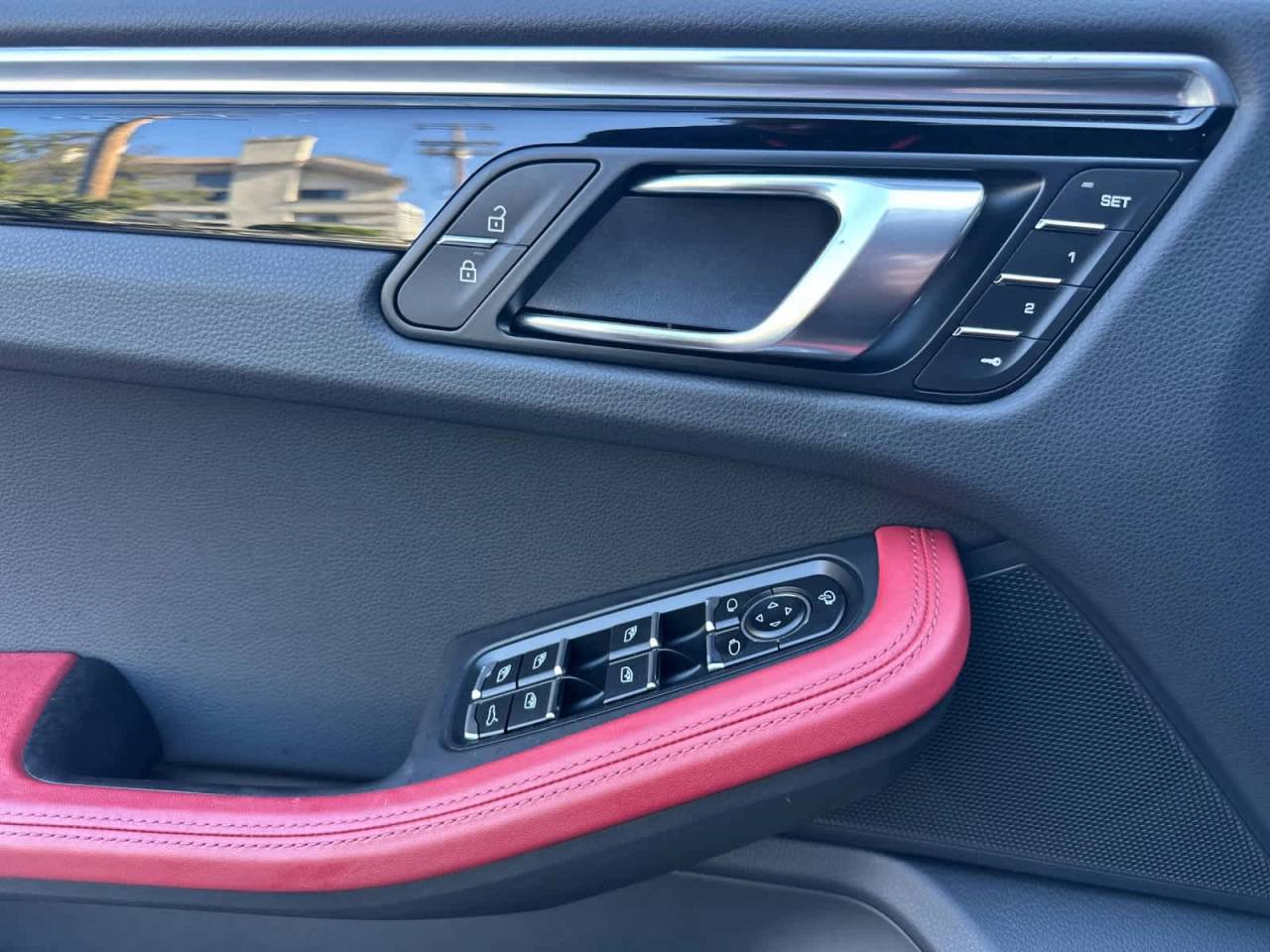 2025 Porsche Macan AWD