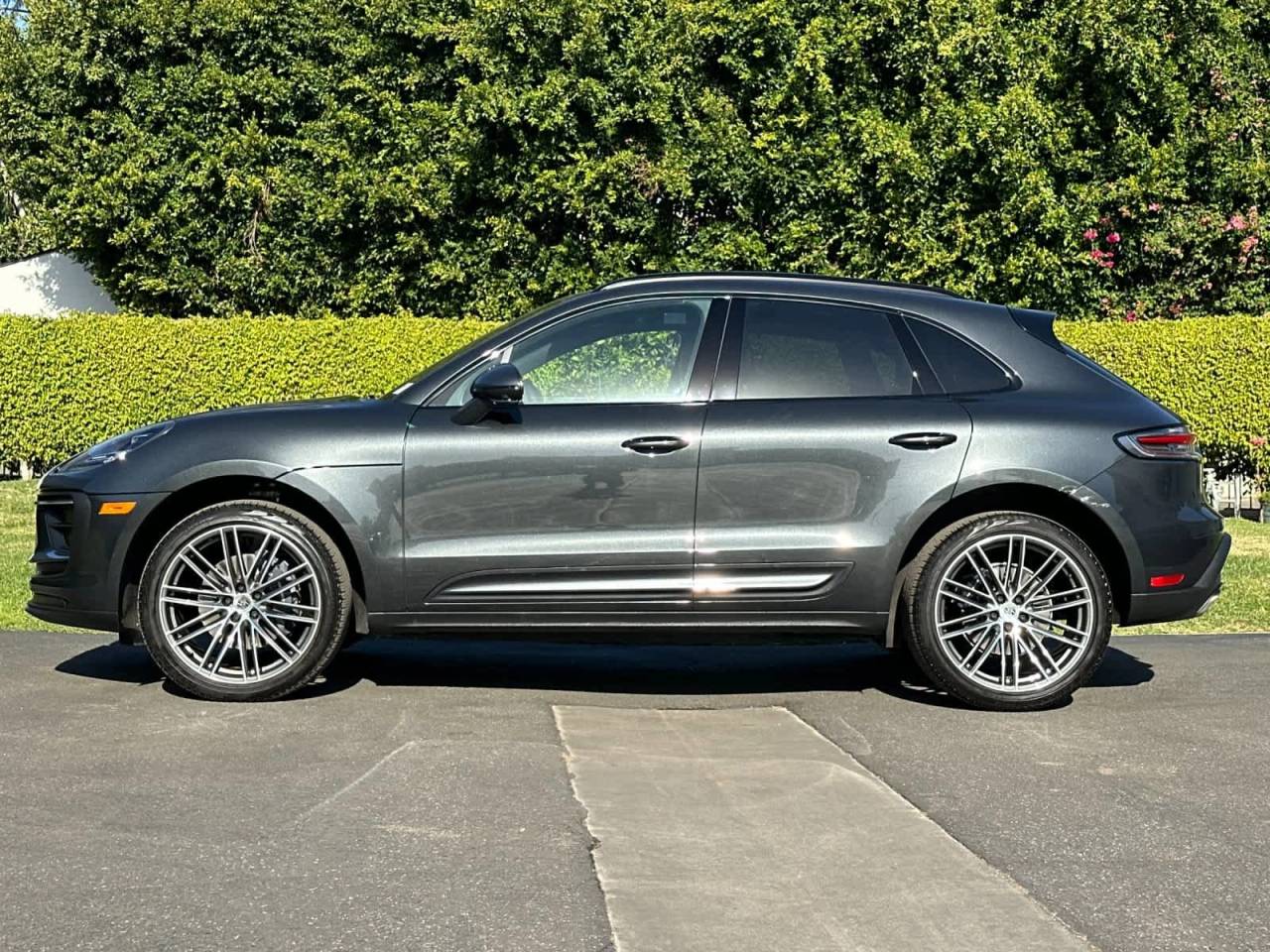 2025 Porsche Macan AWD